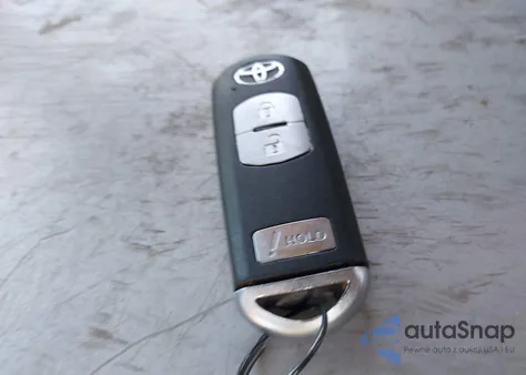 2020 Toyota Yaris Le z USA, uszkodzony, nr VIN 3MYDLBJV9LY704840